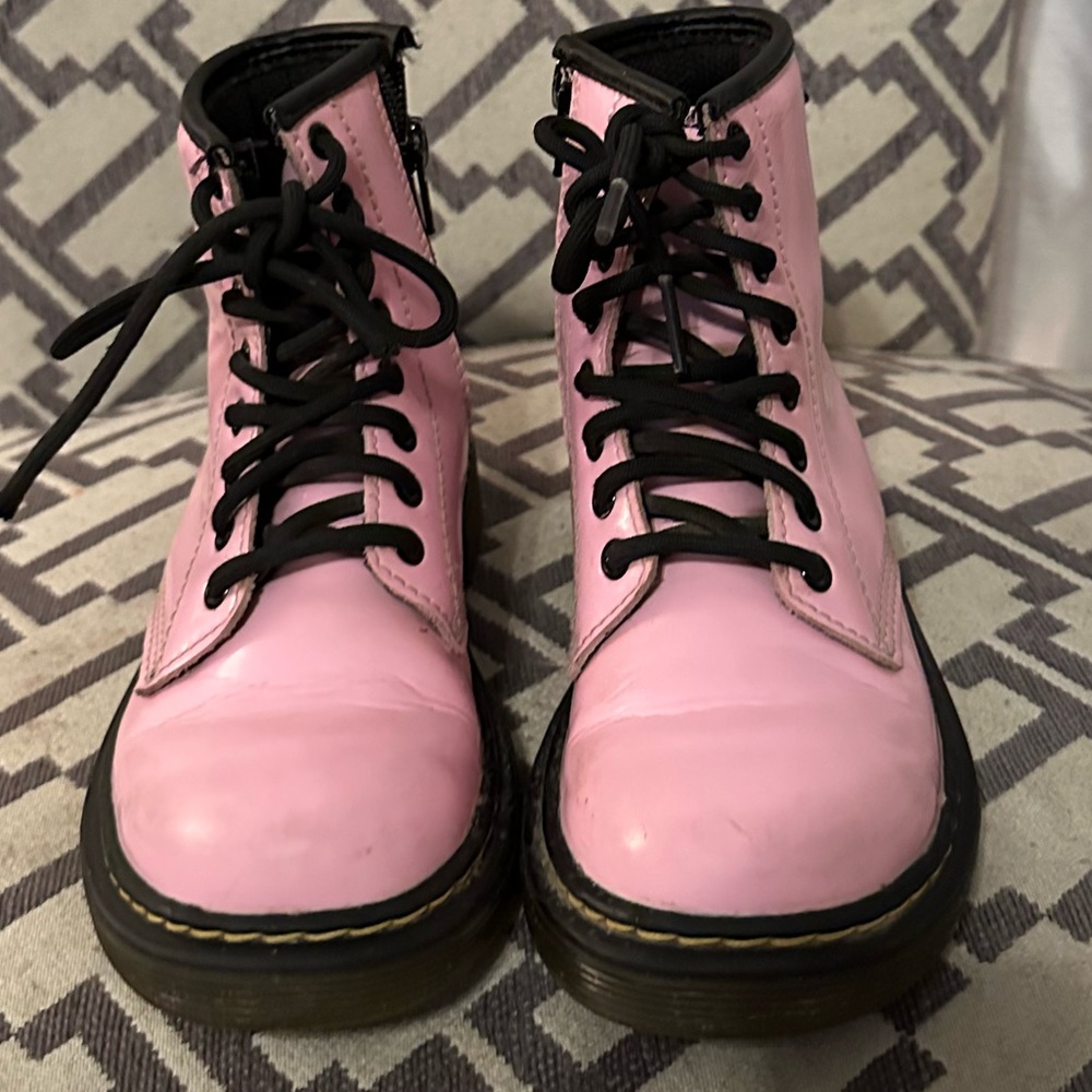 DR. MARTENS JUNIOR 1460 PATENT LEATHER LACE UP BOOTS